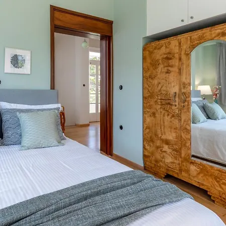 Razi 1935 Villa Loutráki